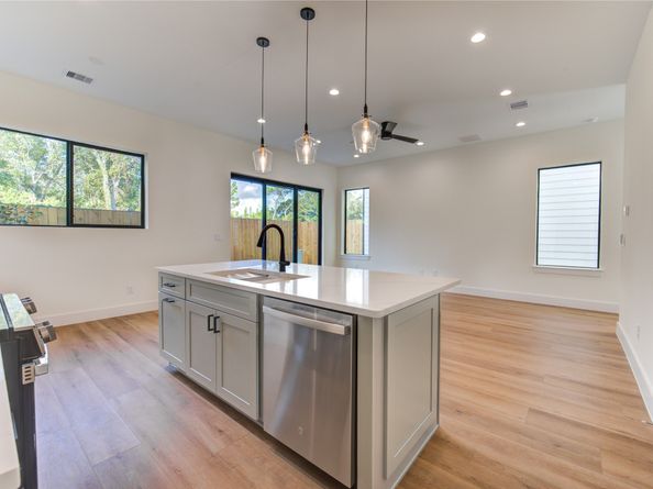 6123 Pacfific Forest Drive, Houston TX 77091