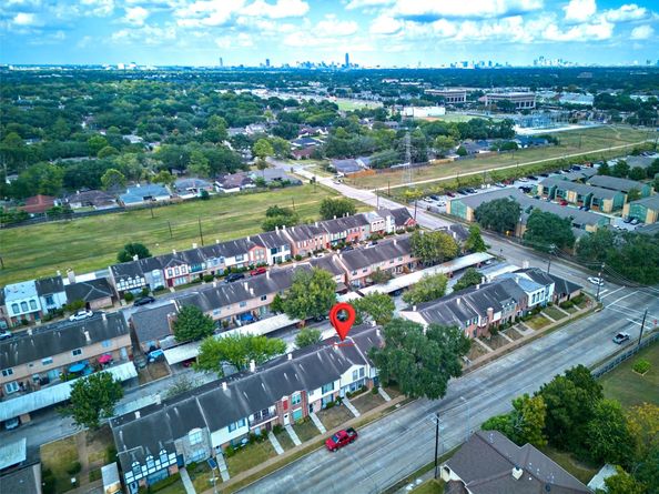 7700 creekbend dr 143, Houston TX 77071