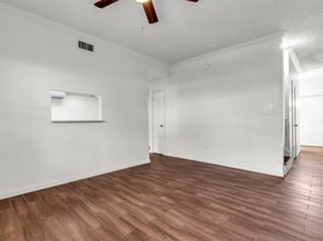 7700 creekbend dr 143, Houston TX 77071