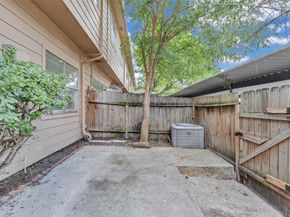 7700 creekbend dr 143, Houston TX 77071