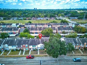 7700 creekbend dr 143, Houston TX 77071