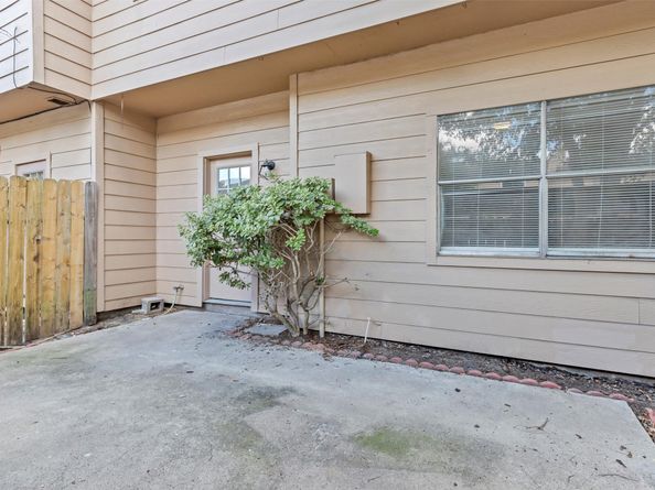 7700 creekbend dr 143, Houston TX 77071