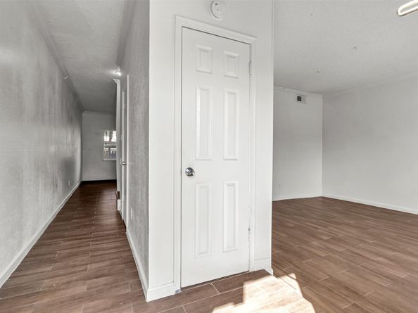 7700 creekbend dr 143, Houston TX 77071