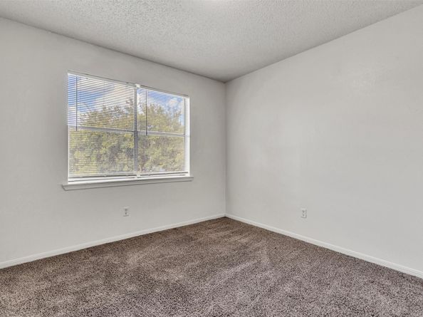 7700 creekbend dr 143, Houston TX 77071