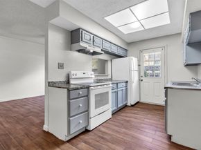 7700 creekbend dr 143, Houston TX 77071