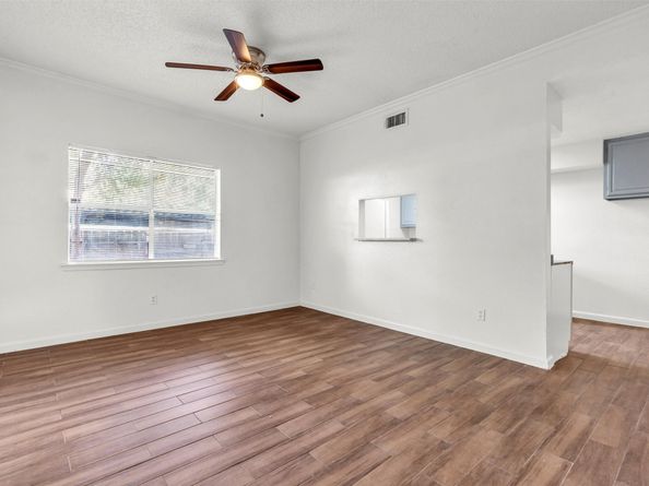 7700 creekbend dr 143, Houston TX 77071