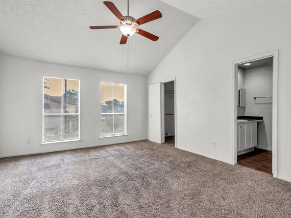 7700 creekbend dr 143, Houston TX 77071