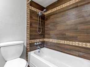 7700 creekbend dr 143, Houston TX 77071
