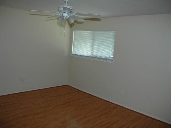 10327 Huntington Place Drive 327, Houston TX 77099