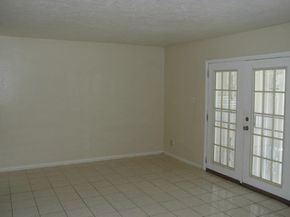 10327 Huntington Place Drive 327, Houston TX 77099