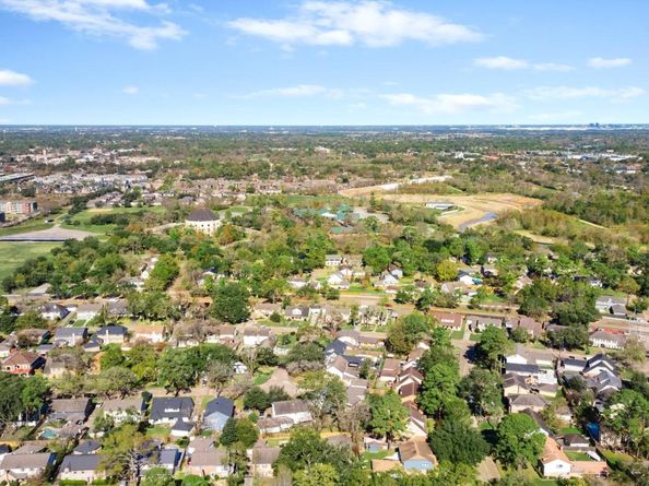 5010 Oak Shadows Drive, Houston TX 77091