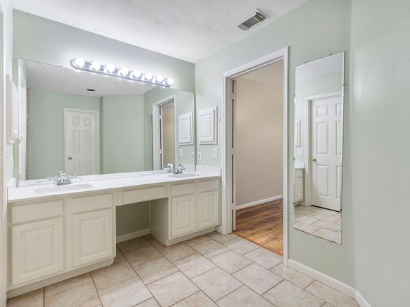 207 N Dreamweaver Circle, The Woodlands TX 77380