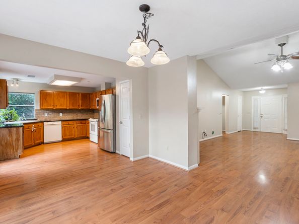 207 N Dreamweaver Circle, The Woodlands TX 77380