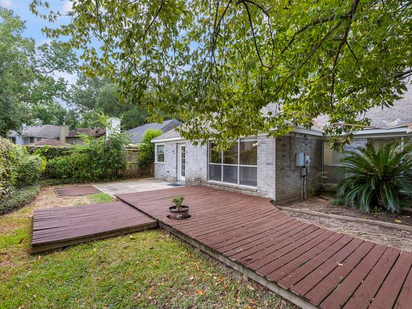 207 N Dreamweaver Circle, The Woodlands TX 77380