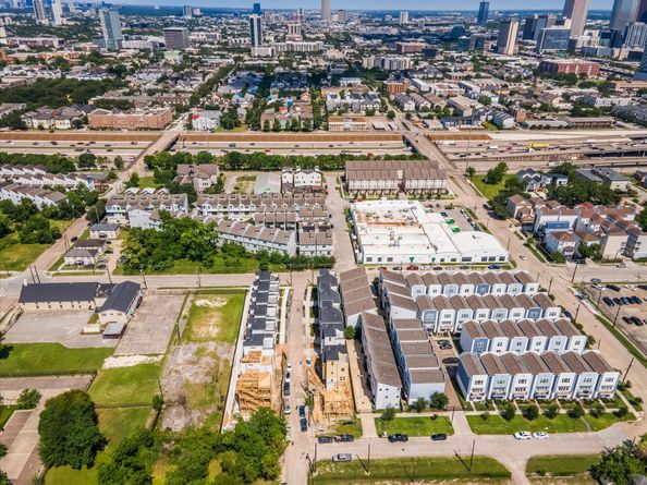 2217 Dennis Street, Houston TX 77004