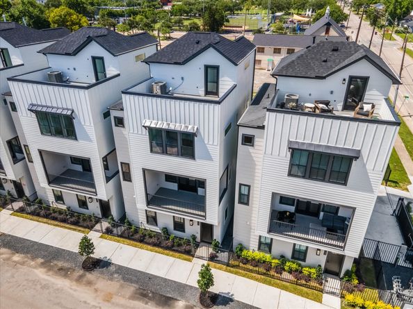 2217 Dennis Street, Houston TX 77004