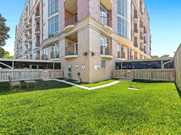 1616 Fountain View Drive 509, Houston TX 77057