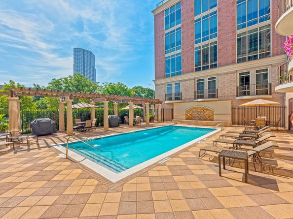 1616 Fountain View Drive 509, Houston TX 77057