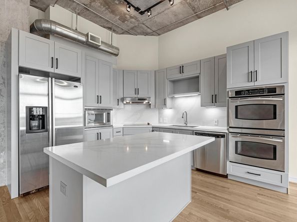 1616 Fountain View Drive 509, Houston TX 77057