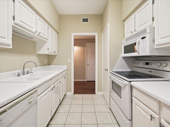2400 N Braeswood Boulevard 211, Houston TX 77030