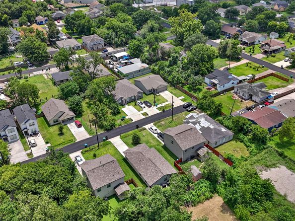302 Connecticut Street, Houston TX 77029