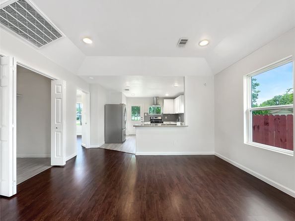9803 Mimbrough Street, Houston TX 77029