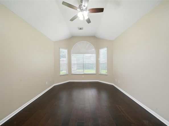 2715 Beacon Bay Circle, Friendswood TX 77546