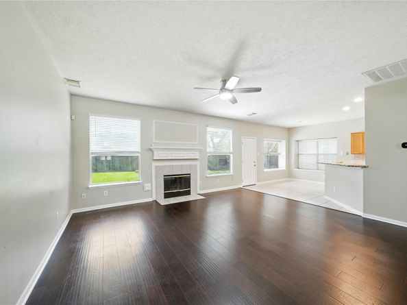 2715 Beacon Bay Circle, Friendswood TX 77546