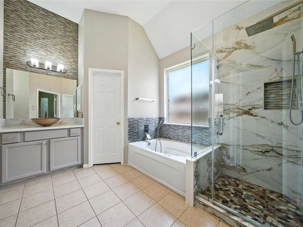 2715 Beacon Bay Circle, Friendswood TX 77546