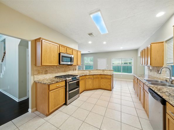 2715 Beacon Bay Circle, Friendswood TX 77546