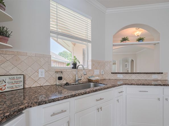 30 Paddington Way, Conroe TX 77384