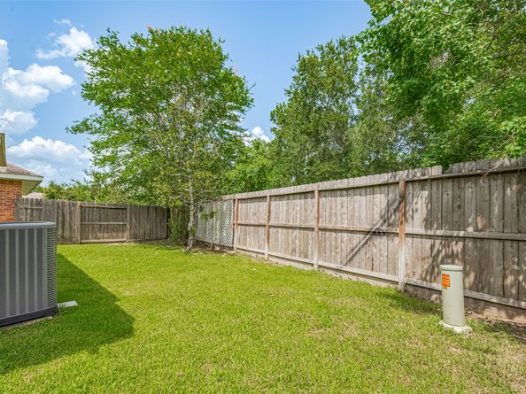 30 Paddington Way, Conroe TX 77384