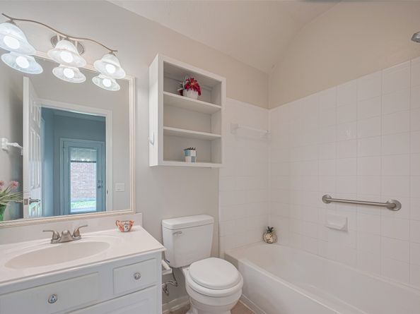 30 Paddington Way, Conroe TX 77384