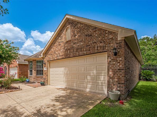 30 Paddington Way, Conroe TX 77384