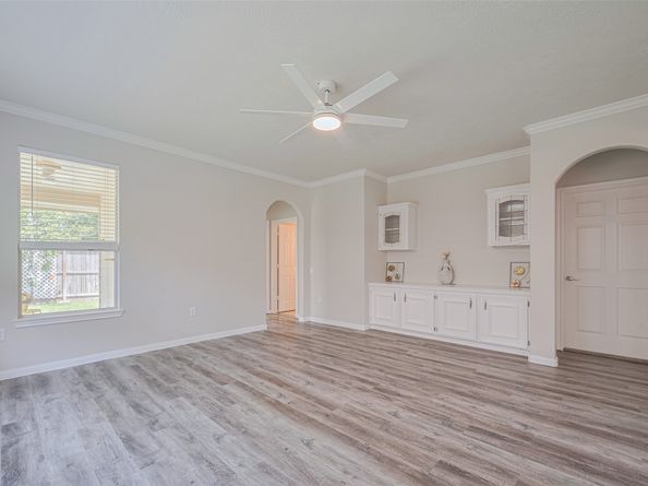 30 Paddington Way, Conroe TX 77384
