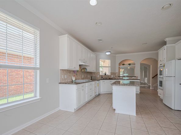 30 Paddington Way, Conroe TX 77384