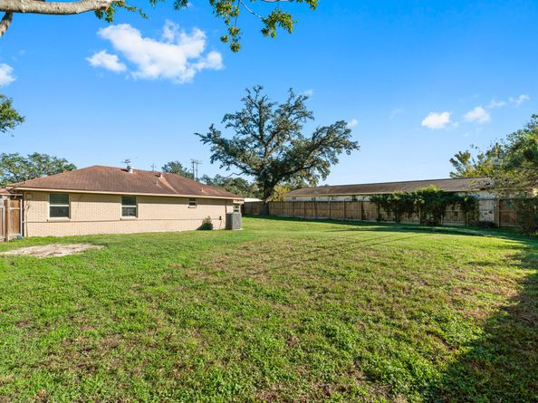 1723 Campbell Road, Houston TX 77080