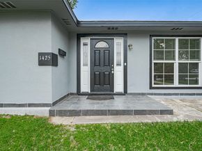 1425 Confederate Road, Houston TX 77055