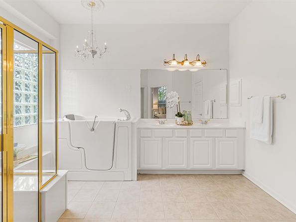 34 E Royal Mews, Conroe TX 77384