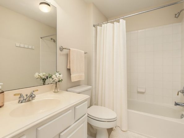 34 E Royal Mews, Conroe TX 77384