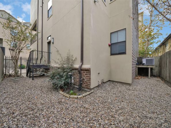 2609 Riverside Drive C, Houston TX 77004