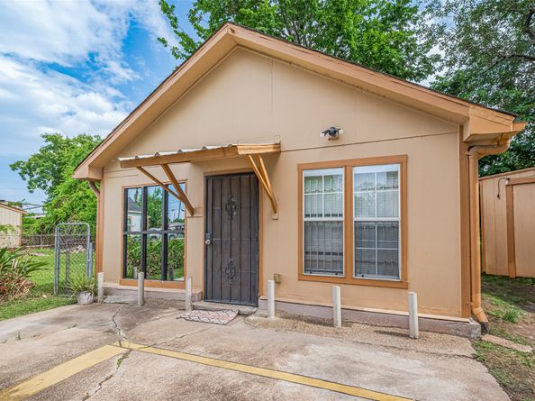 7512 Amarillo Street, Houston TX 77020