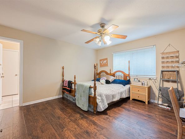 2506 Sherwood Hollow Lane, Houston TX 77339