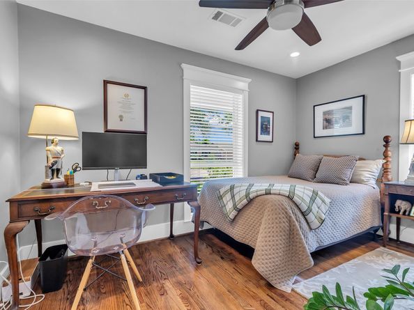 1819 Mill Creek Drive, Houston TX 77008
