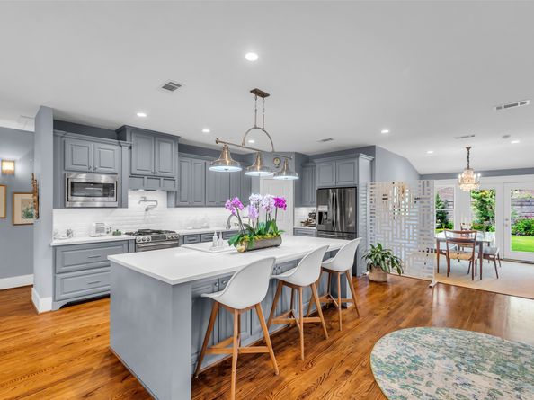 1819 Mill Creek Drive, Houston TX 77008