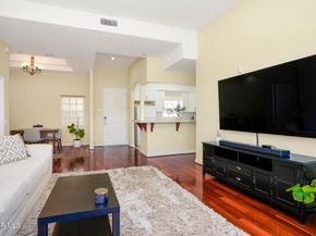10740 Moorpark Street 304, Toluca Lake CA 91602
