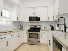10740 Moorpark Street 304, Toluca Lake CA 91602