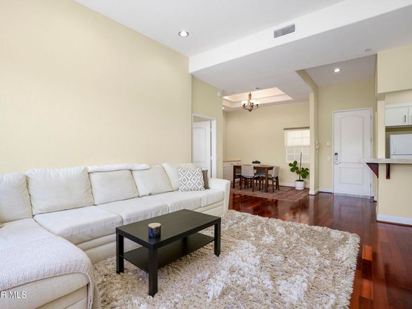 10740 Moorpark Street 304, Toluca Lake CA 91602