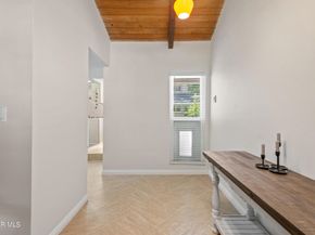 4230 Canoga Avenue, Woodland Hills CA 91364