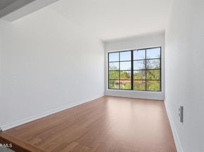 29740 Strawberry Hill Drive, Agoura Hills CA 91301